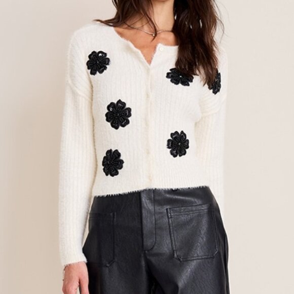 NWT Francesca's Holly Floral Cardigan White with Black Flowers Large SUPER SOFT - Picture 4 of 8
